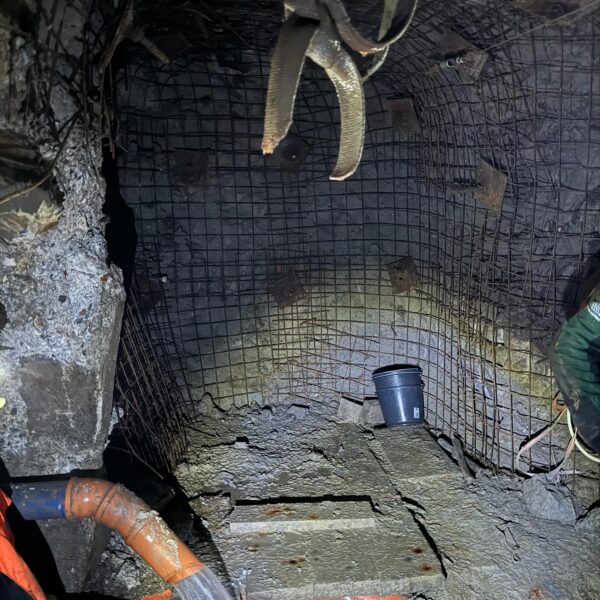Stollen-Sanierung in Hall in Tirol: Herstellen einer neuen Innenschale auf einer Länge von 800 Meter und 78 Meter Auffahren eines neuen Stollens mittels Bagger und Sprengvortrieb