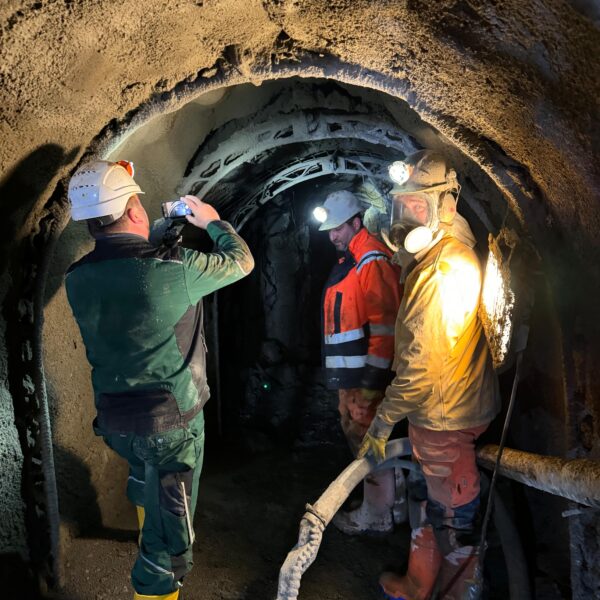 Stollen-Sanierung in Hall in Tirol: Herstellen einer neuen Innenschale auf einer Länge von 800 Meter und 78 Meter Auffahren eines neuen Stollens mittels Bagger und Sprengvortrieb