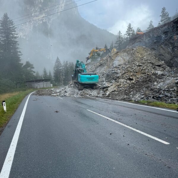 Sprengarbeiten am Reschenpass in Nauders für eine Straßenverbreiterung am Pass